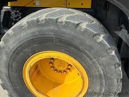 Komatsu WA270-8E0