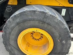 Komatsu WA270-8E0