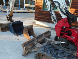 Takeuchi TB 250 mit POWERTILT