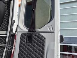 MERCEDES-BENZ 519  Allrad 4 x 4 Lagerfahrzeug Stock 20 Sitzer