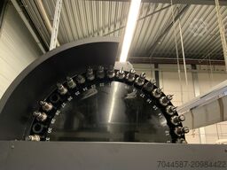 DN Solutions DNM 5700