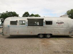 Airstream Land Yacht Sovereign Catering + Foodtrailer