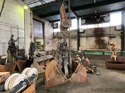 LIEBHERR GM10 800mm schalenträger leicht ausgeschlagen