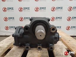 Man Gereviseerd stuurhuis man