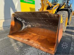 Komatsu WA500-8E0