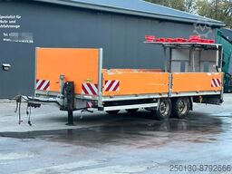 HUMBAUR HBT Verkehrsleitanhänger mit Leuchtanlage