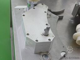 In Pharma Trade B.V. ZP 3033 Doppelpresse