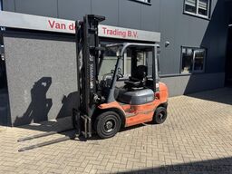 TOYOTA 62-7FDF25 Triplo 600 Freelift/ Sideshift Diesel 2004