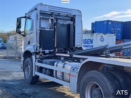 Mercedes-Benz Arocs 2543 6x2 Hook Truck. 3600 km!!