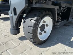 Combilift C5000E / TRIPLEX 8300MM WIDE POSITIONER