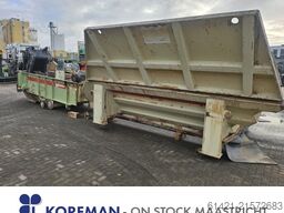 Metso Lokomo jaw crusher with hopper and vibrating chute
