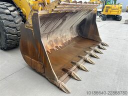 Komatsu WA500-8E0