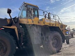 Komatsu WA600-8E0