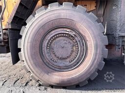 Komatsu WA600-8E0