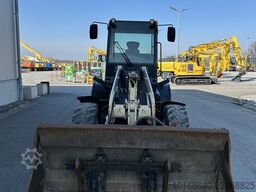 Komatsu WA100M-8
