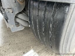 Fruehauf FSR MD4 / Box / Loadlift 2000 kg / Lift axle