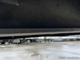 Fruehauf FSR MD4 / Box / Loadlift 2000 kg / Lift axle