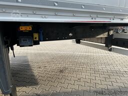 Schmitz Cargobull SCB S3B / Box Trailer / 2x Liftas / APK TUV 09-26
