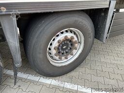 Schmitz Cargobull SCB S3B / Box Trailer / 2x Liftas / APK TUV 09-26