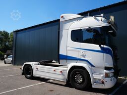 Scania R 450 tractor unit damaged front