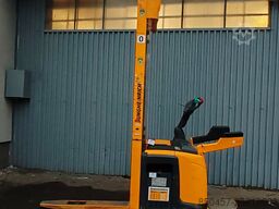 Jungheinrich ERC 212 scales