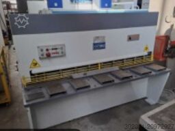 Huber Holzbearbeitungsmaschinen GmbH & Co. KG Huber Holzbearbeitungsmaschinen GmbH & Co. KG Huber Holzbearbeitungsmaschinen GmbH & Co. KG