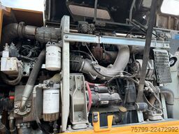 LIEBHERR LH 24 Litronic mit Abbruch- / Sortiergreifer