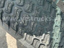 John Deere 3520 4x4 Hofschlepper Rasenbereifung