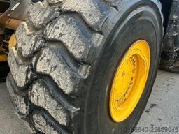 Komatsu WA500-8E0