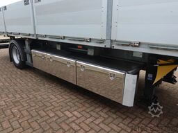 Mercedes-Benz Actros 2133 L Trekker + Hiab Kraan met City Tra...