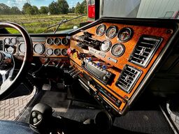 FREIGHTLINER Classic XL