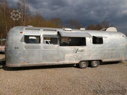 Airstream Land Yacht Sovereign Catering + Foodtrailer