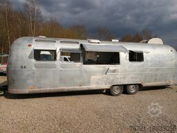 Airstream Land Yacht Sovereign Catering + Foodtrailer