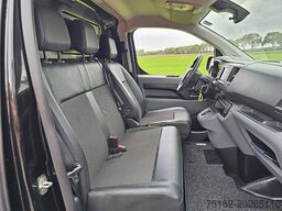 PEUGEOT E-EXPERT L2 50kWh Trekhaak!