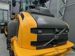 Volvo L45H Wheel Loader w/ lots of equipment! only 103 h