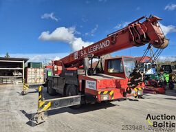 Liebherr UTM 526