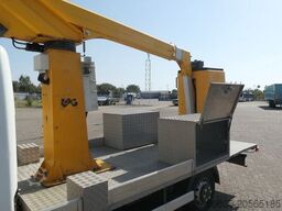 Nissan 32.12 4x2, 11m Arbeitshöhe, Klima,3. Sitz