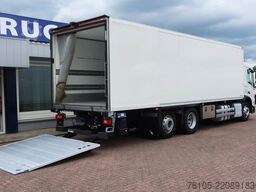 Volvo FM 380 6x2 Geisoleerde bakwagen +Klep 2.000 kg ...