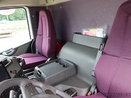 Volvo FM 380 6x2 Geisoleerde bakwagen +Klep 2.000 kg ...