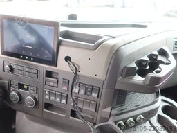 Volvo FM 380 6x2 Geisoleerde bakwagen +Klep 2.000 kg ...