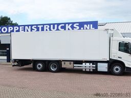 Volvo FM 380 6x2 Geisoleerde bakwagen +Klep 2.000 kg ...