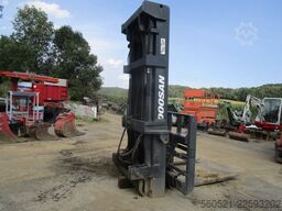 Doosan Triplex-Freihub-Hubmast mit Zinkenversteller und S