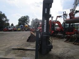 Doosan Triplex-Freihub-Hubmast mit Zinkenversteller und S
