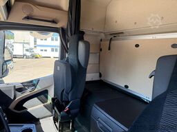 MERCEDES-BENZ ACTROS 1840 L Koffer 7,30 m LBW 1,5 T + 2.Liegen