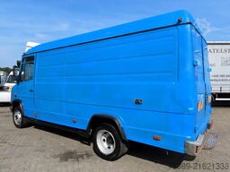 Mercedes-Benz Vario 812D closed bus