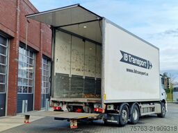 Mercedes-Benz Actros 2646 6x2 - Isolated box with sidedoors -...