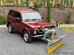 Lada Niva 1.7 Schneeschild Winterdienst