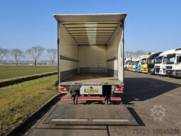 RENAULT D 220 AIRCO LIFT SIDE DOOR