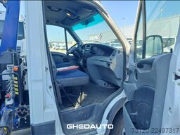 IVECO 35C15 - CASSONE + GRU