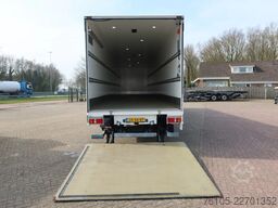 MAN TGM 15.290 Trekker + Heiwo city trailer geïsole...